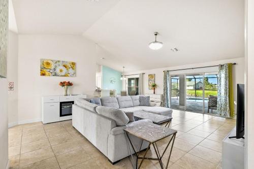 Oakland Hills House | Newley Built Oasis Heated Pool Waterfront retreat
