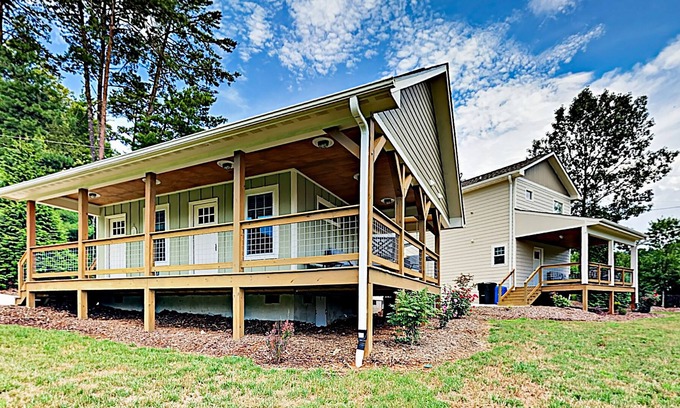 Woodfin Cabin | Newly Built 2-Home Mountain Retreat w/ Firepits, Minutes to Town & Adventures