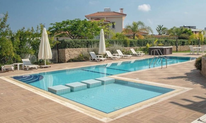 Pnarbas Apartment | Newly Renovated Apartment with Sea View Esentepe