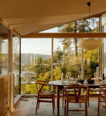 Oppegard House | Newly Renovated Villa With Private Beach