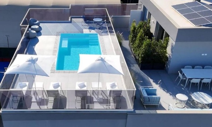 Municipio 2 House | nExecutive Suite with heated pool in the heart of Barin