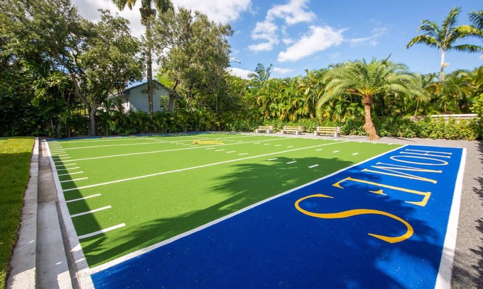 Biscayne Park Villa | NFL Field Villa | Terrace w/Fire Pit+Games+Grill