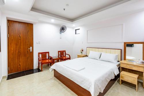 Long Bien Hotel | Nhà Nghỉ Light Hotel