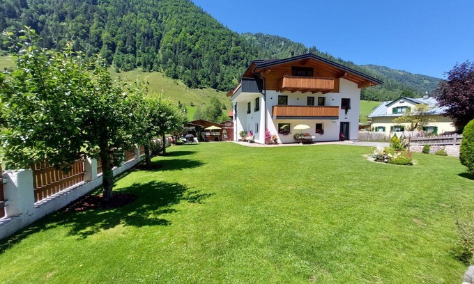 Fusch an der Grossglocknerstrasse Apartment | Nice apartment for 2 guests with WIFI, TV and balcony