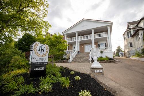 Niagara Falls Hotel | Niagara Luxury Suites