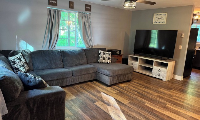 Knik-Fairview House | Nice 3-bedroom house with WiFi in a charming and quite neighborhood, in Wasilla.