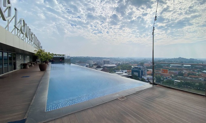 Semarang Apartment | Nice And Elegant Studio Apartment At Warhol (W/R) Residence