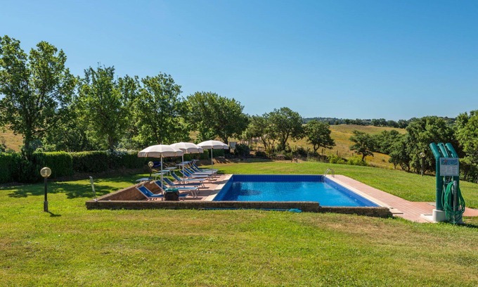 Scansano Villa | Nice apartment in villa for 6 people with WIFI, pool, TV, patio and pets allowed
