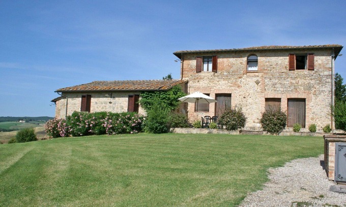 Monteroni d'Arbia Apartment | Nice apartment for 4 people with pool, WIFI, patio and panoramic view, close to Siena