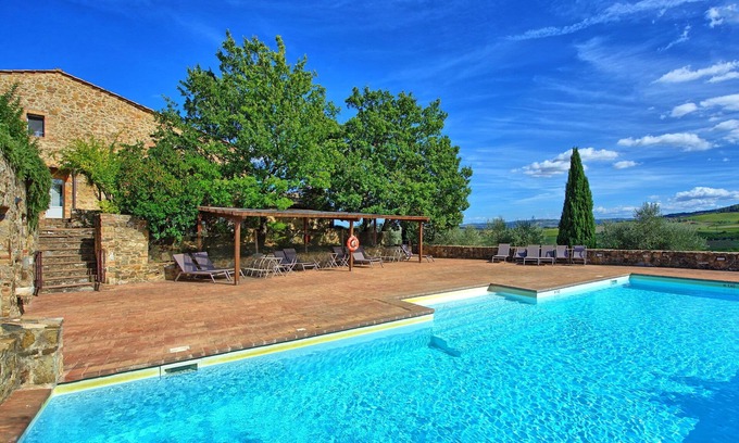 Montalcino Apartment | Nice apartment for 4 people with pool, A/C, TV, pets allowed and panoramic view