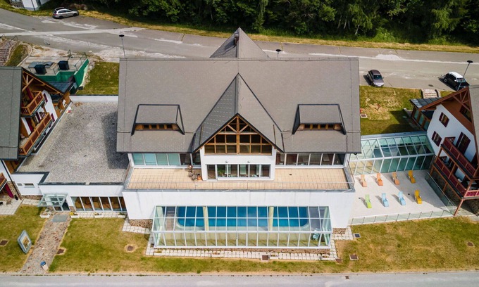 Hocko Pohorje Apartment | Nice apartment for 7 people with WIFI, pool, TV, balcony, pets allowed and panoramic view