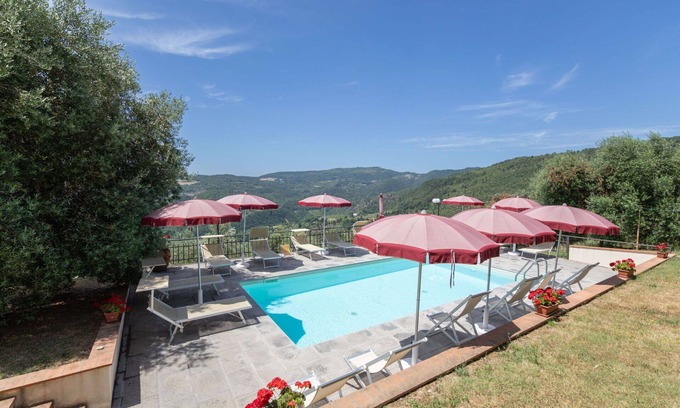 Montebonello Apartment | Nice apartment for 8 people with WIFI, pool, TV, pets allowed and panoramic view