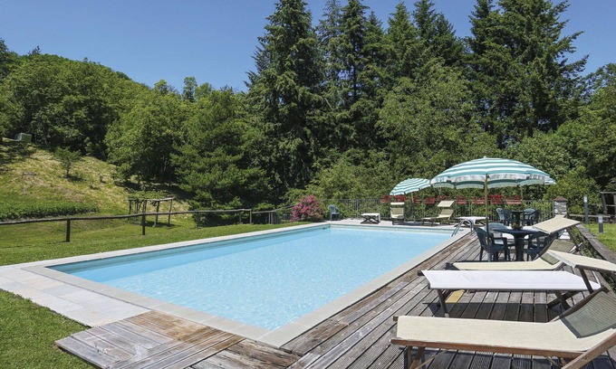 Molazzana Villa | Nice apartment in villa for 4 people with WIFI, pool, TV and terrace