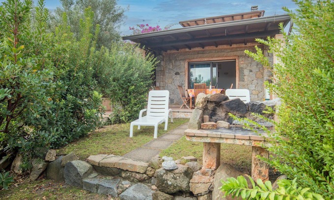 Sant'Elmo House | Nice apartment in villa for 6 guests with A/C, TV, terrace and pets allowed