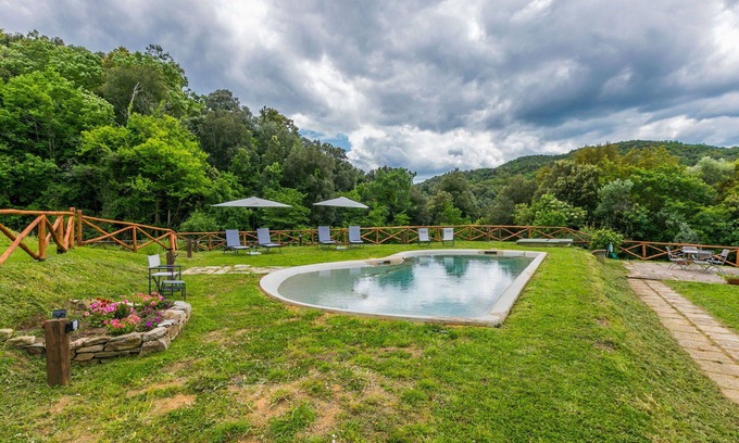 Castagneto Carducci Villa | Nice apartment in villa for 4 guests with A/C, WIFI, pool, TV and pets allowed