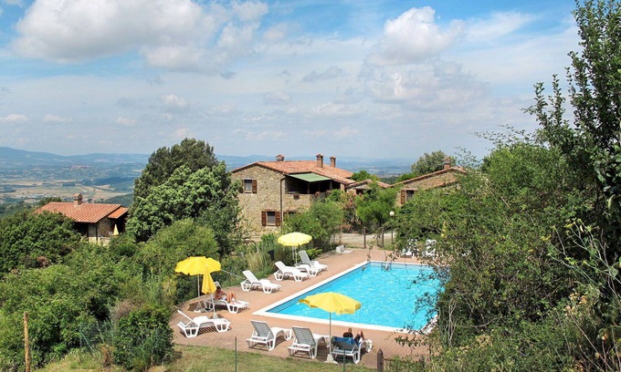 Paciano Villa | Nice apartment in villa for 4 people with WIFI, pool, TV, terrace and pets allowed
