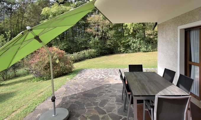 Vesta House | Nice apartment in villa for 5 guests with WIFI, TV, terrace, pets allowed and parking