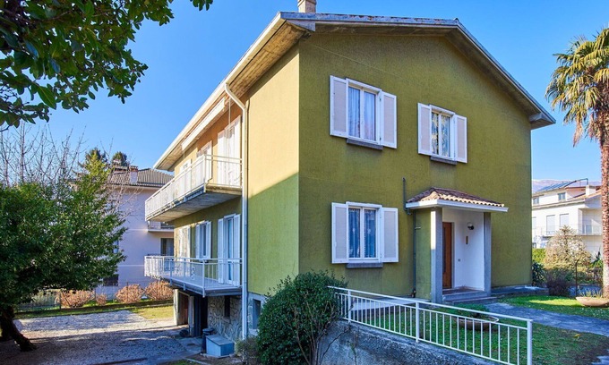 Dervio House | Nice apartment in villa for 16 people with WIFI, TV, balcony and pets allowed