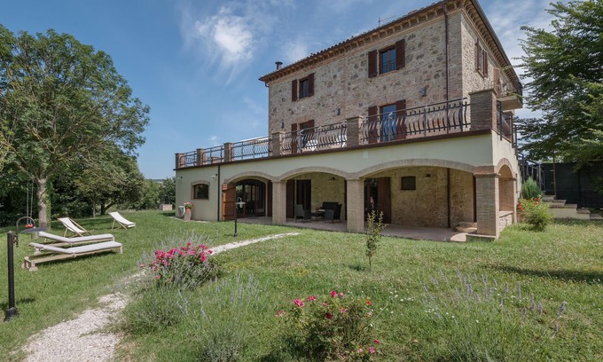 Avigliano Umbrio Apartment | Nice apartment in Avigliano Umbro