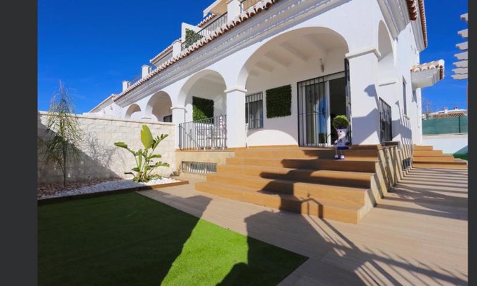 Velez-Malaga House | NIZA BEACH NIGHT AND DAY