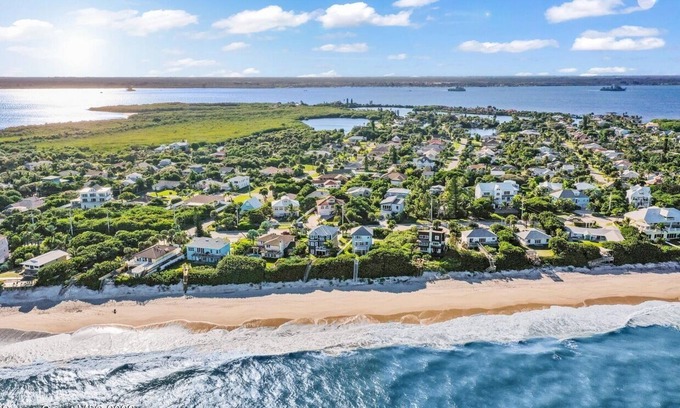 Melbourne Beach House | nn Melbourne Beach in your spacious 5-bed retreat.