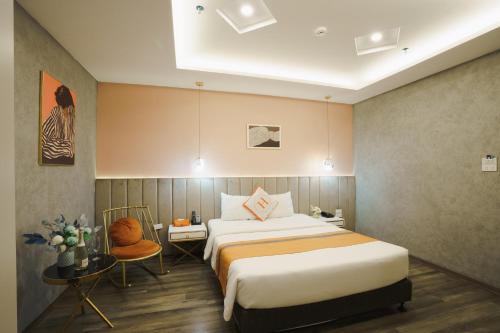 Trung Hoa Nhan Chinh Hotel | NNT HOTEL - Trung Kính