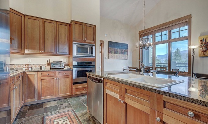 River Run Condo | No Cleaning Fees, Luxurious 3 Br In River Run Village Featuring Ski In,ski Out 3 Bedroom Condo by RedAwning