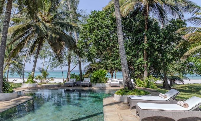 Diani Beach Hotel | Nomad Beach Resort
