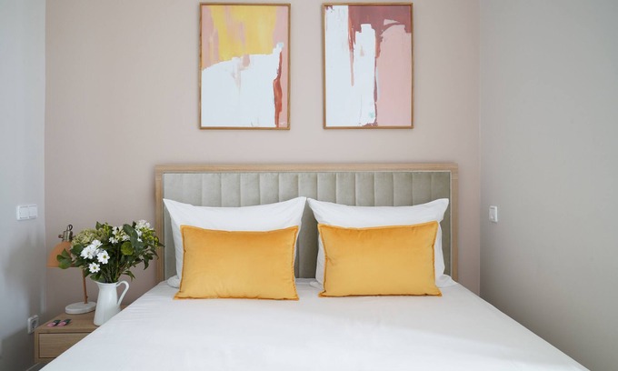 Cortes Apartment | Numa Madrid Script