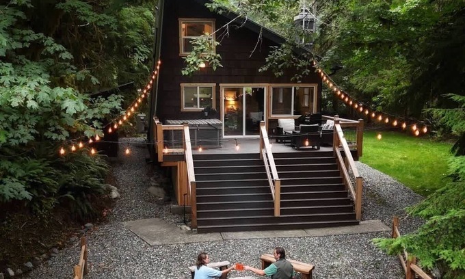 Verlot Cabin | NWPADS-Verlot River Cabin - Hot Tub-Firepit-Beach