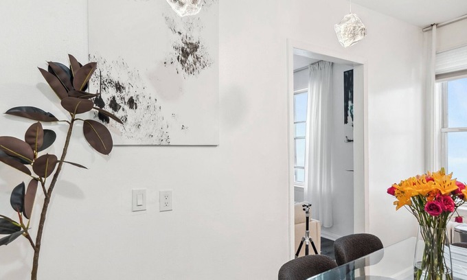 Southeast Yonkers House | NY Prime Luxury Escape with KING Bed and Easy Parking!