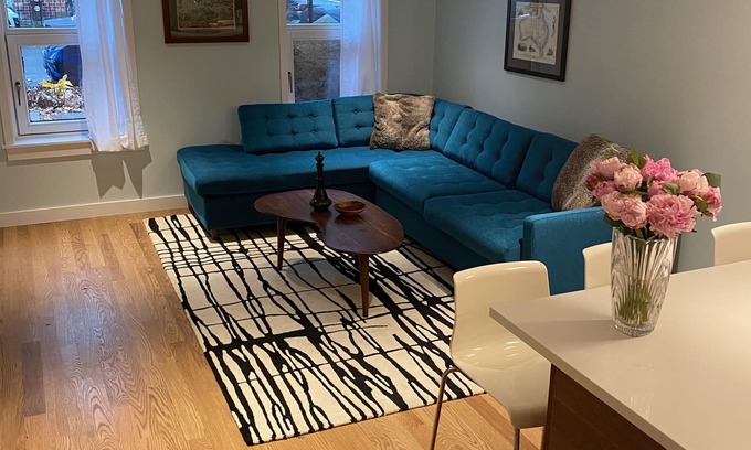 Williamsburg Apartment | NYC Townhouse Garden Apt - Williamsburg Brooklyn 7 Min to Union Sq in Manhattan