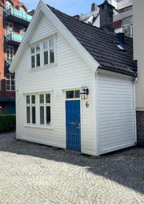 Sentrum Villa | Nyrenovert Bergenshus midt i Hjertet av Bergen - Rolig Smau