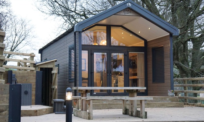 Rhayader Cottage | Oak Tree View - Cabin Sleeping 6 guests in 1 bedroom