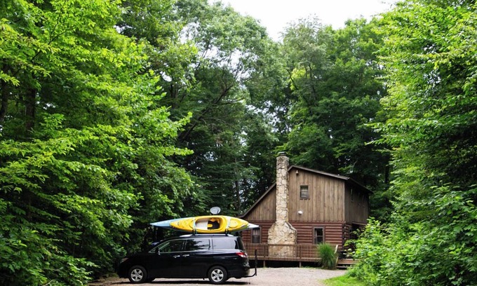 South Bloomingville Cabin | Oakridge - Hosted by The Chalets