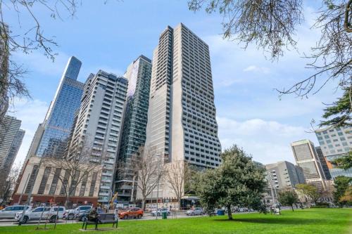 Melbourne Central Business District Apartment | Oaks Melbourne on William Suites