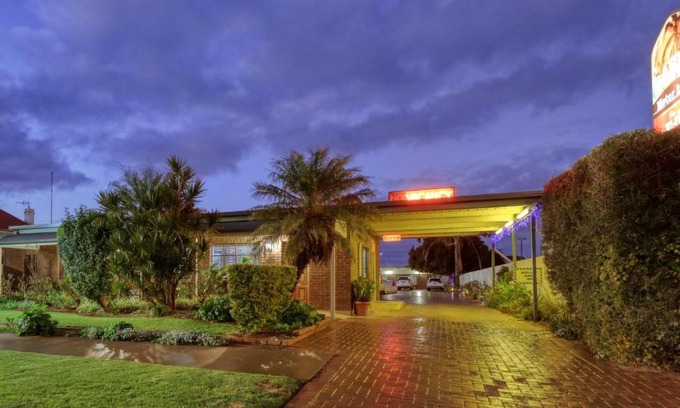 Broken Hill Hotel | Oasis Motor Inn