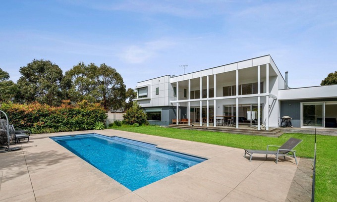 Torquay House | Ocean Acres And Pool 13