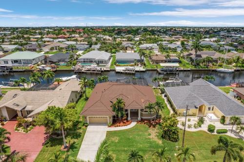 Pelican Villa | Ocean Drive SW Cape - waterfront private home locally owned & managed, fair & honest pricing