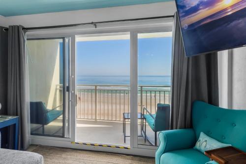 Daytona Beach Apartment | Ocean Front and Pool Front At Daytona Inn Beach Resort