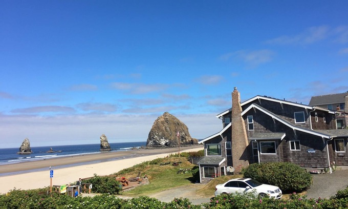 Tolovana Park House | Ocean Front Home in Cannon Beach, Oregon.