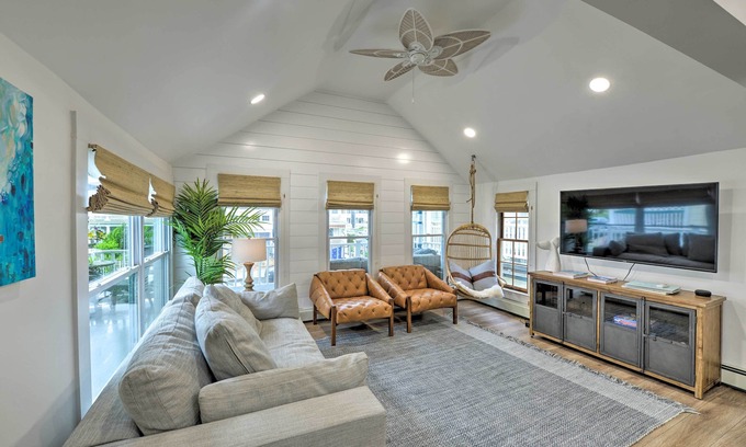 Ocean Grove Apartment | Ocean Grove Apt. w/Balcony: 1 Block to the Beach!