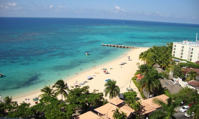Montego Bay Hotel | Ocean Suite Beach Front at Mobay Club