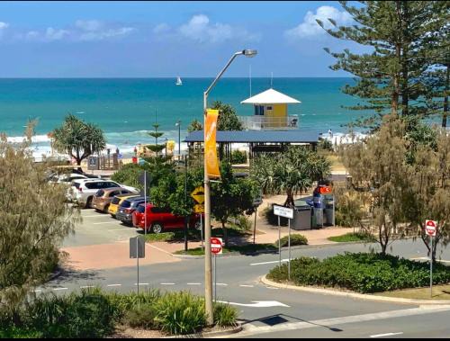 Alexandra Headland Apartment | Ocean View - Alexandra Headlands Beachfront Unit