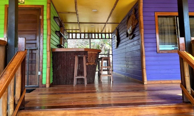 Gales Point Apartment | Ocean View Beach Front Green Cabana 3, AC, Wi-Fi, Swim Pool