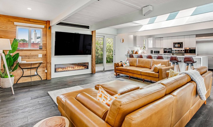Sereno del Mar House | Ocean-view home and guest house with private hot tub, WiFi, and washer/dryer