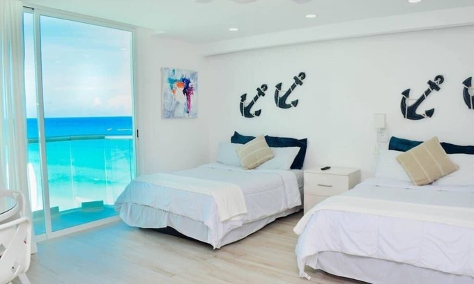 Zona Hotelera Condo | Ocean view studio, great views, balcony, beach, pool, gym, jacuzzi