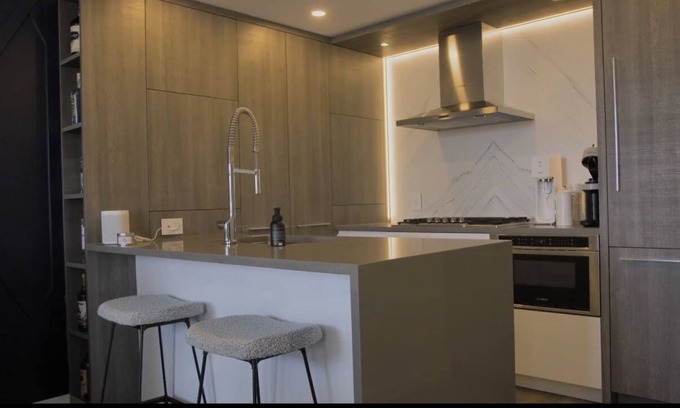 South Surrey House | Ocean view townhouse with rooftop pool