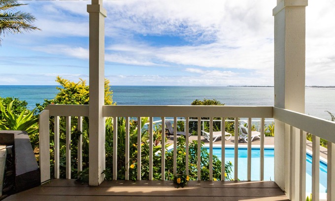 Kapoho Bed & Breakfast | Oceanfront in Hilo Hale Kai Suites- Pele Suite - King Bed, Living Room, Bath