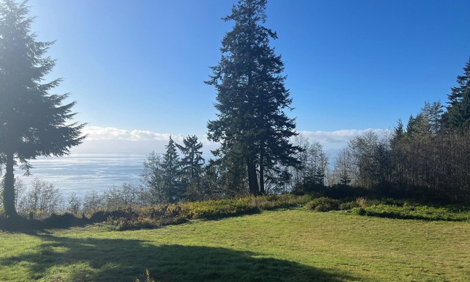 Juan de Fuca Electoral Area Cabin | Oceanfront Lodge: your private, family-friendly retreat in the trees